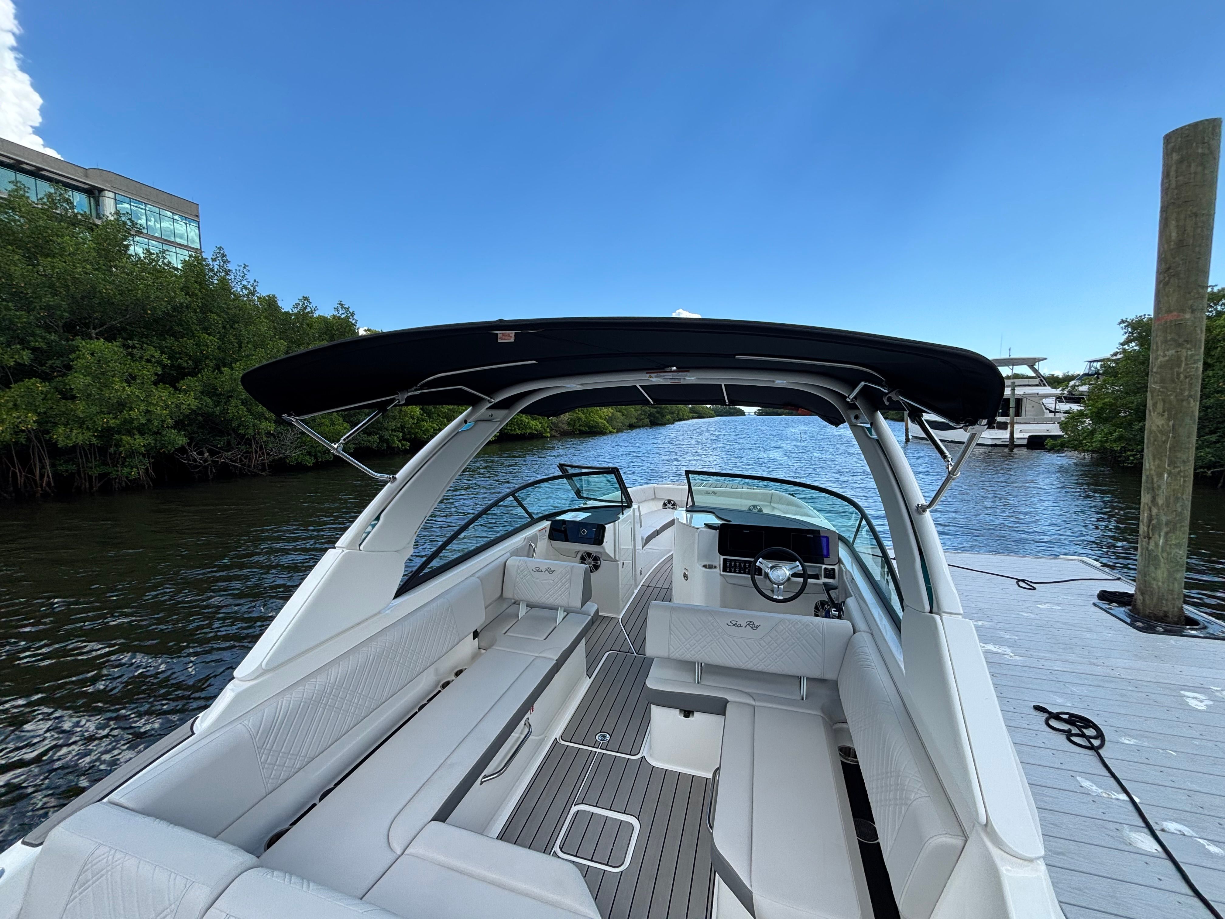 2025 Sea Ray SDX 270 Outboard Image Thumbnail #8