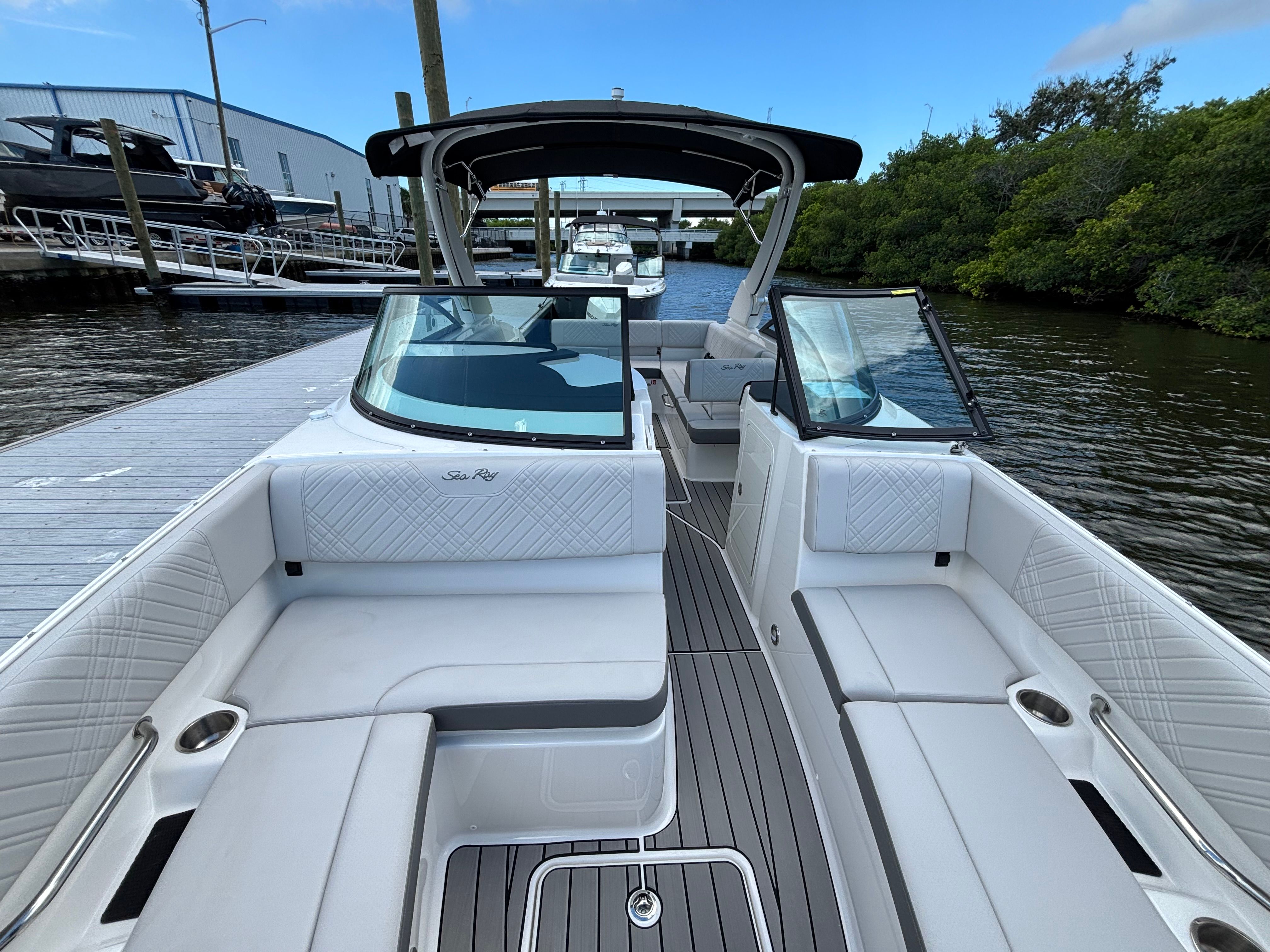 2025 Sea Ray SDX 270 Outboard Image Thumbnail #22