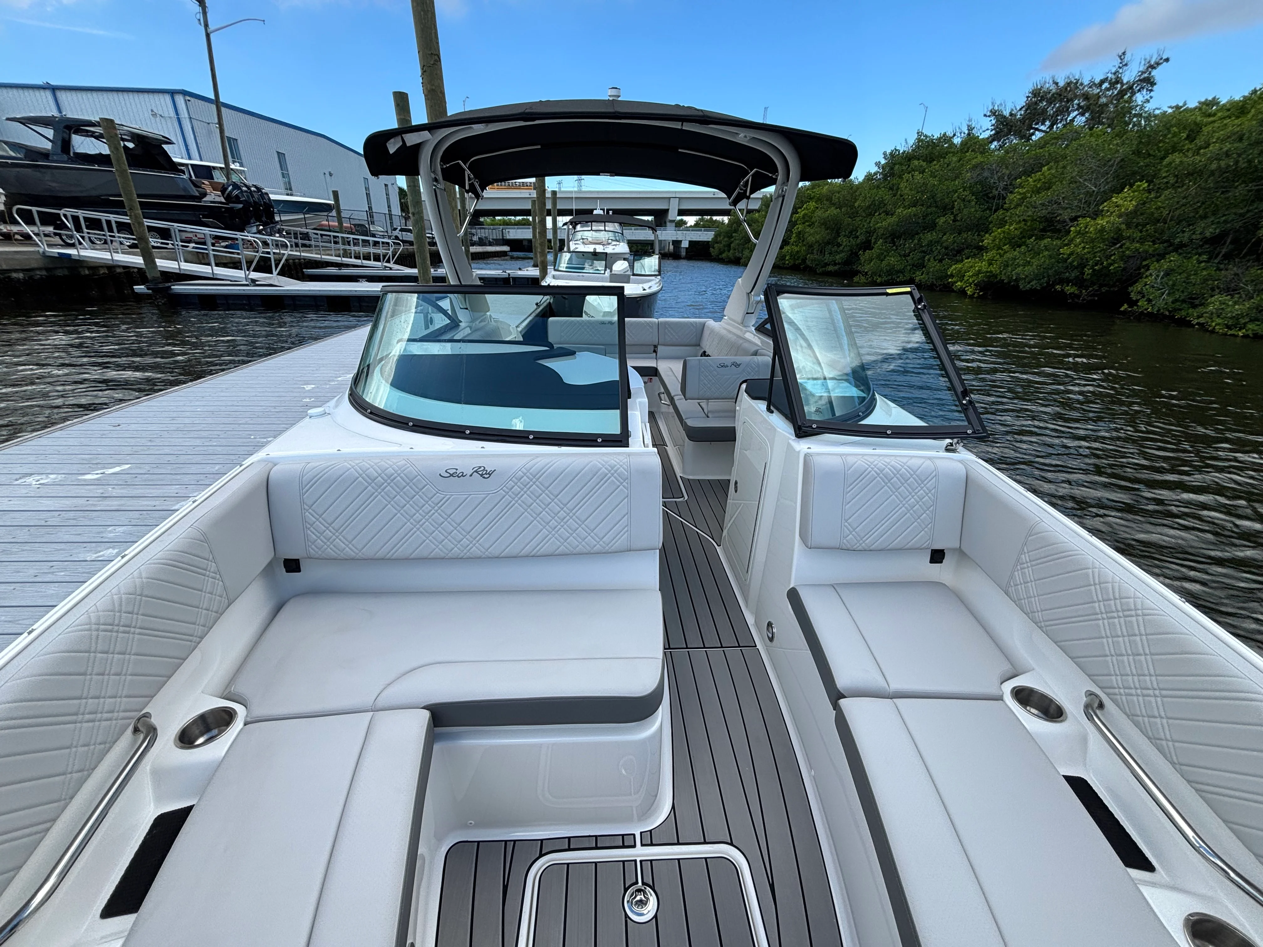 2025 Sea Ray SDX 270 Outboard Image Thumbnail #22