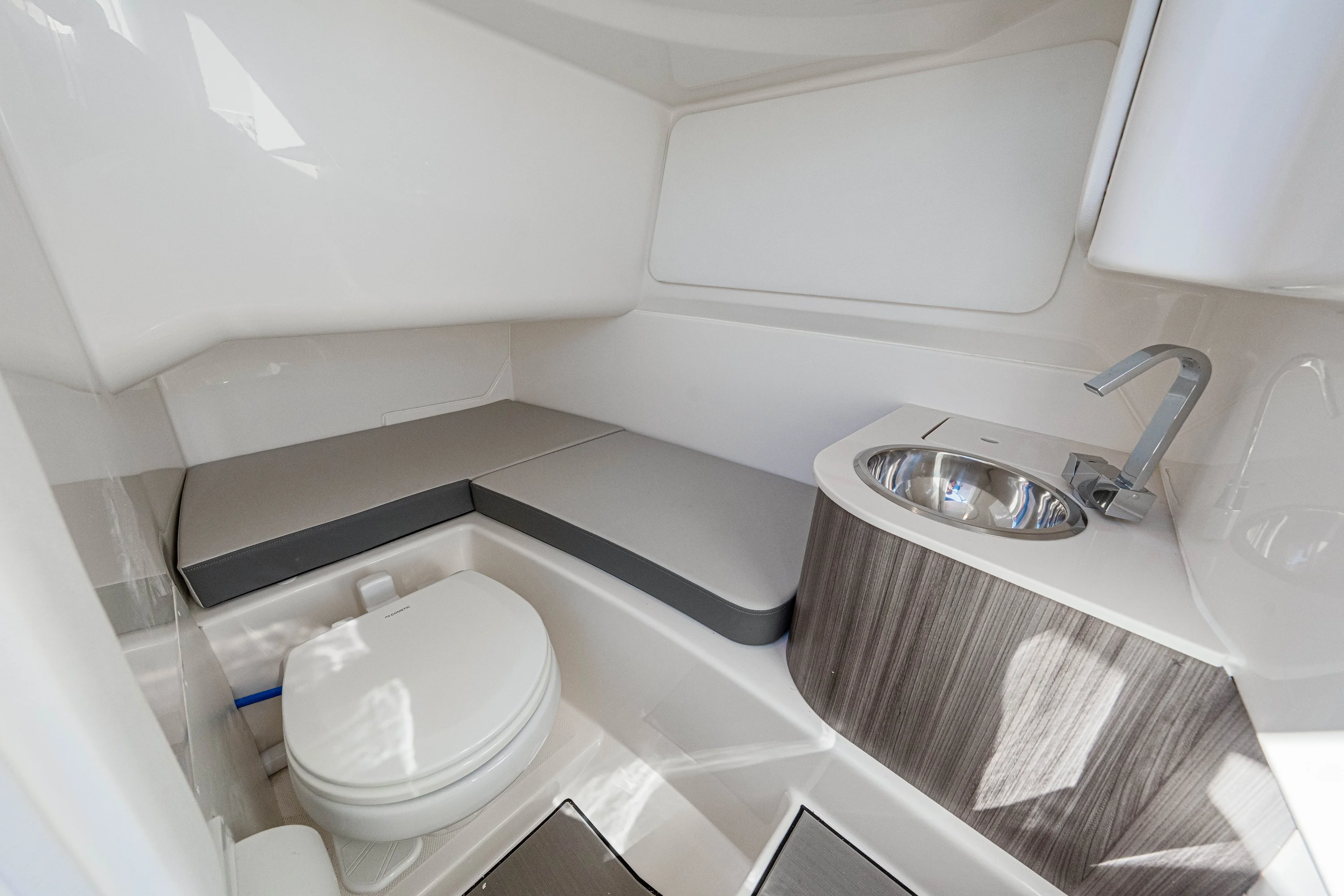 2025 Sea Ray SDX 270 Outboard Image Thumbnail #52