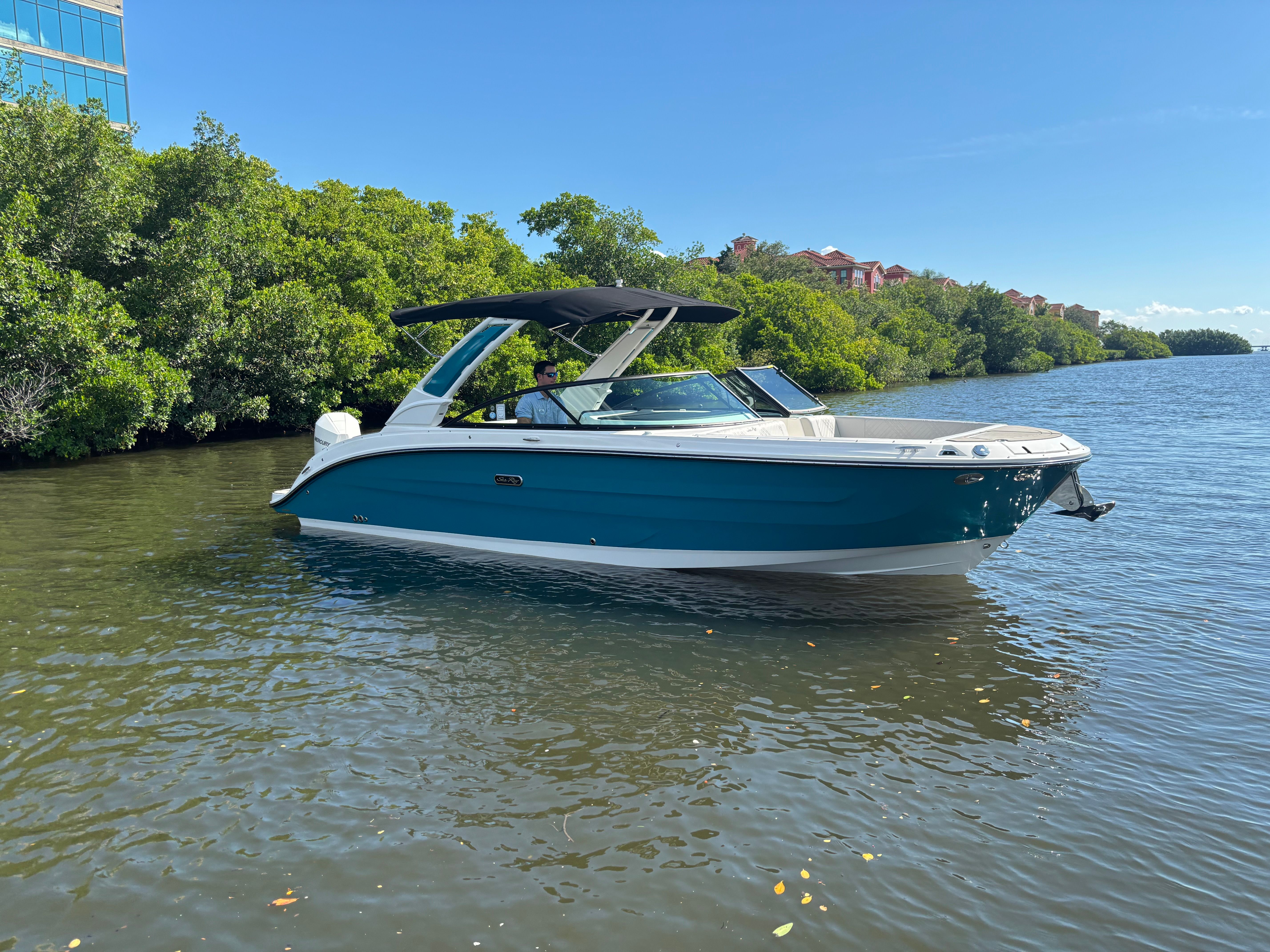 2025 Sea Ray SDX 270 Outboard Image Thumbnail #0