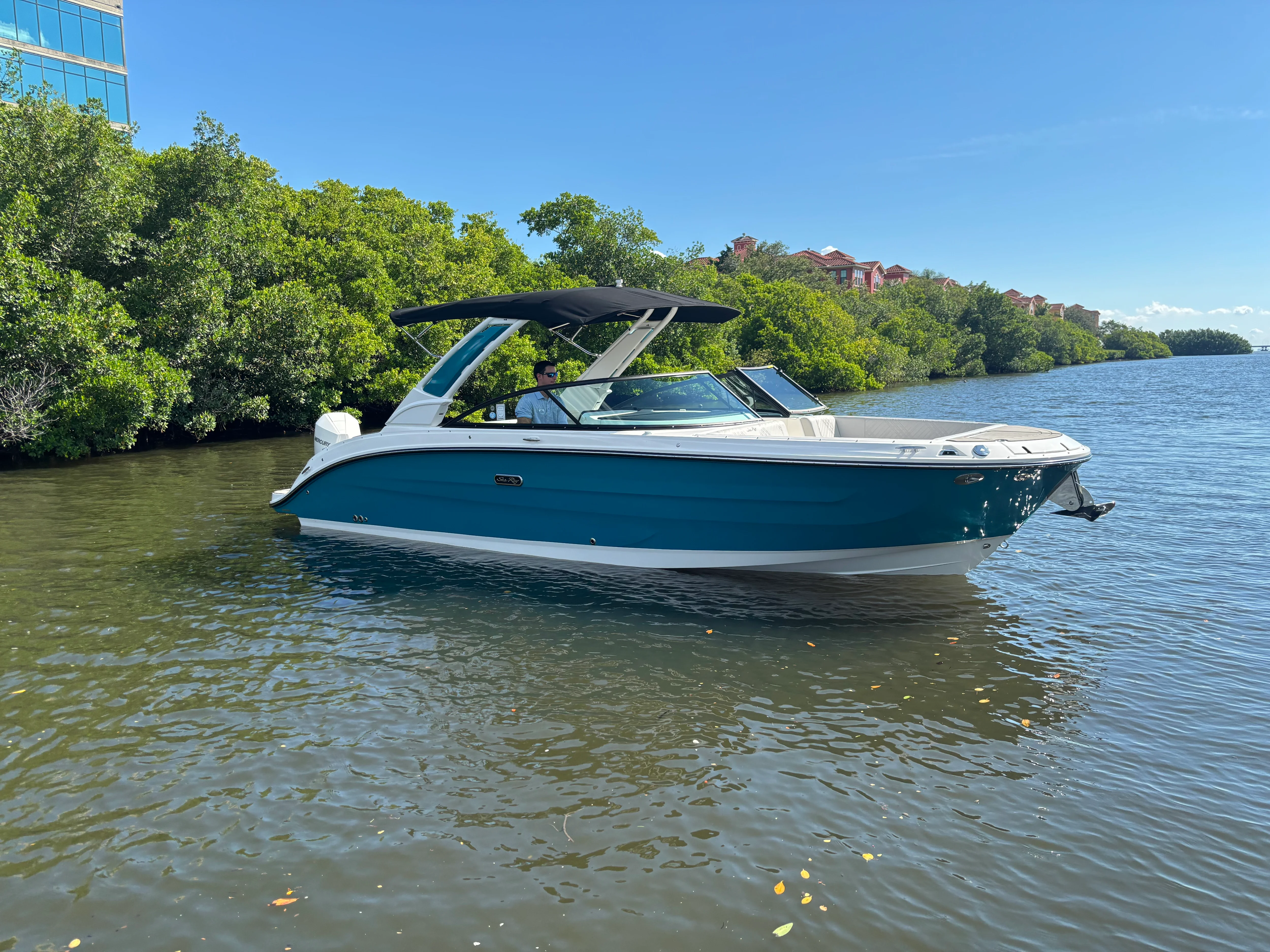 2025 Sea Ray SDX 270 Outboard Image Thumbnail #0