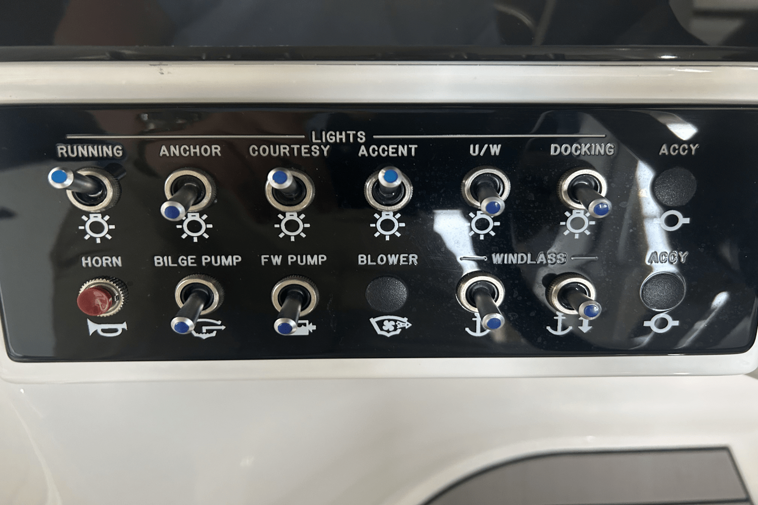 2025 Sea Ray SDX 270 Outboard Image Thumbnail #8