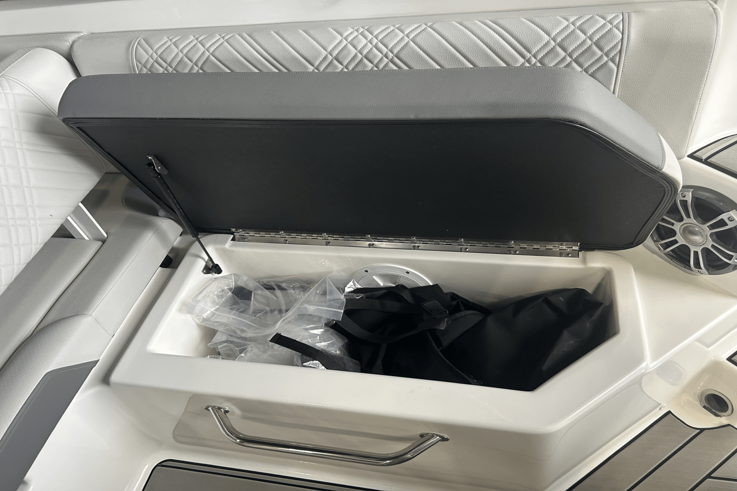 2025 Sea Ray SDX 270 Outboard Image Thumbnail #17