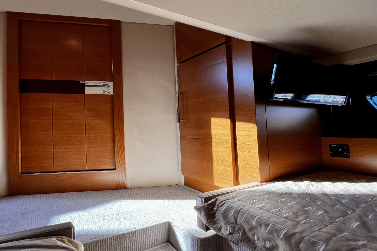 2011 Azimut 47 FLYBRIDGE Image Thumbnail #26