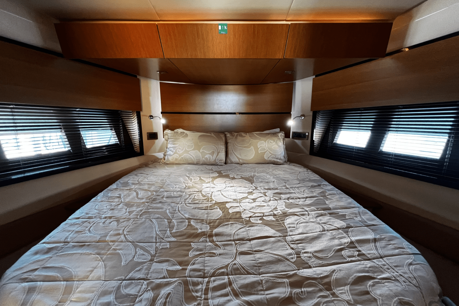 2011 Azimut 47 FLYBRIDGE Image Thumbnail #17