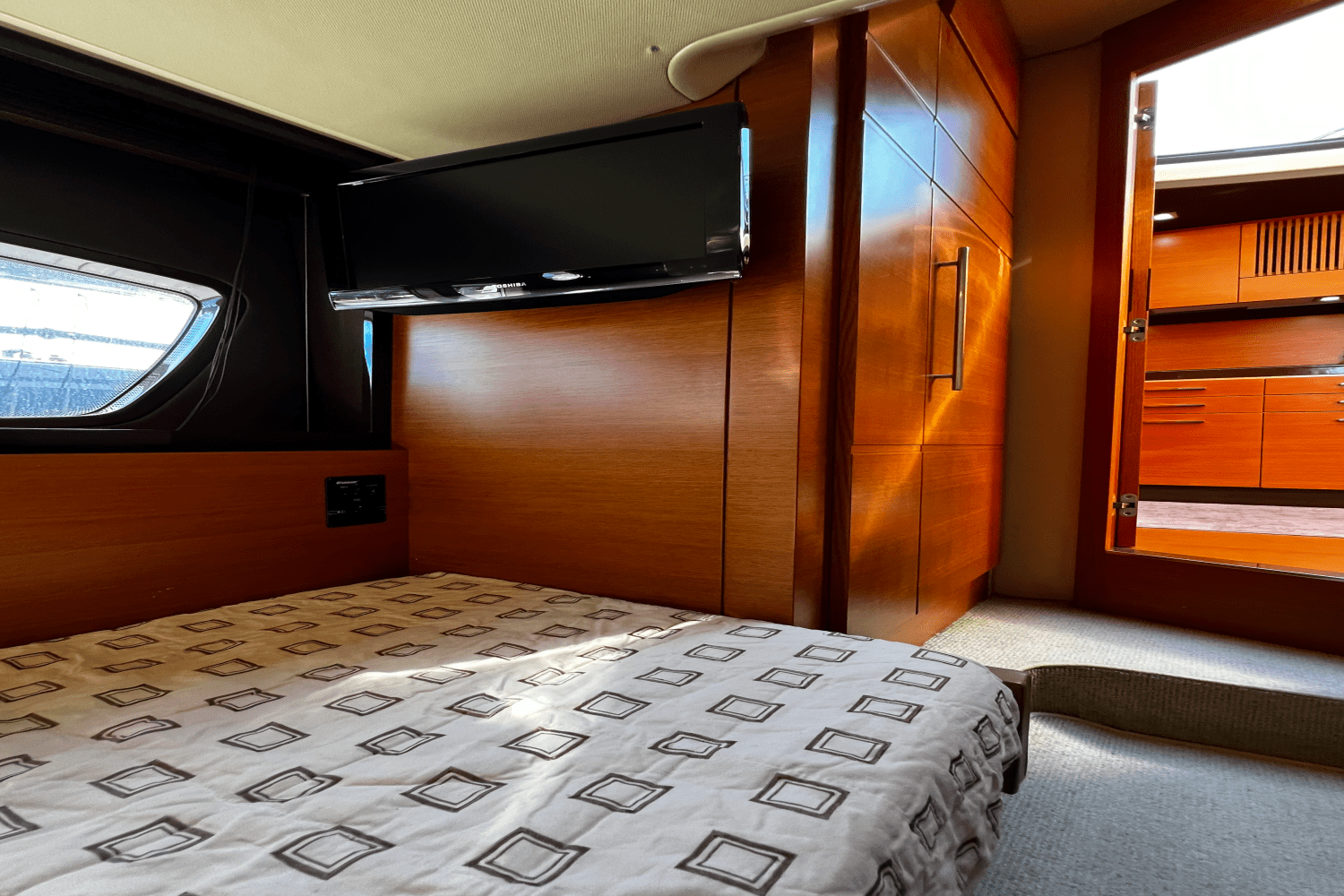 2011 Azimut 47 FLYBRIDGE Image Thumbnail #32