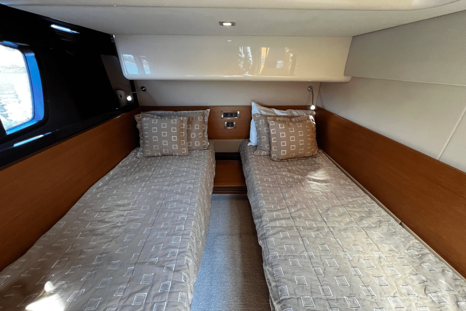 2011 Azimut 47 FLYBRIDGE Image Thumbnail #24