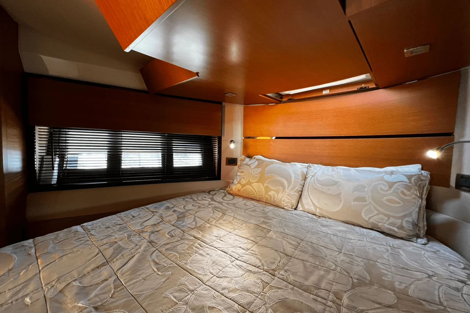 2011 Azimut 47 FLYBRIDGE Image Thumbnail #48