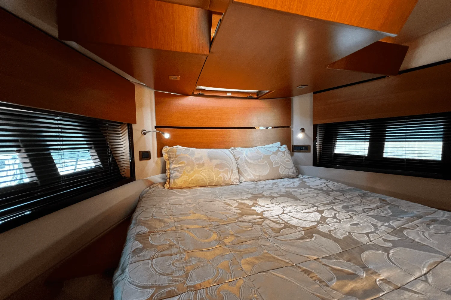 2011 Azimut 47 FLYBRIDGE Image Thumbnail #49