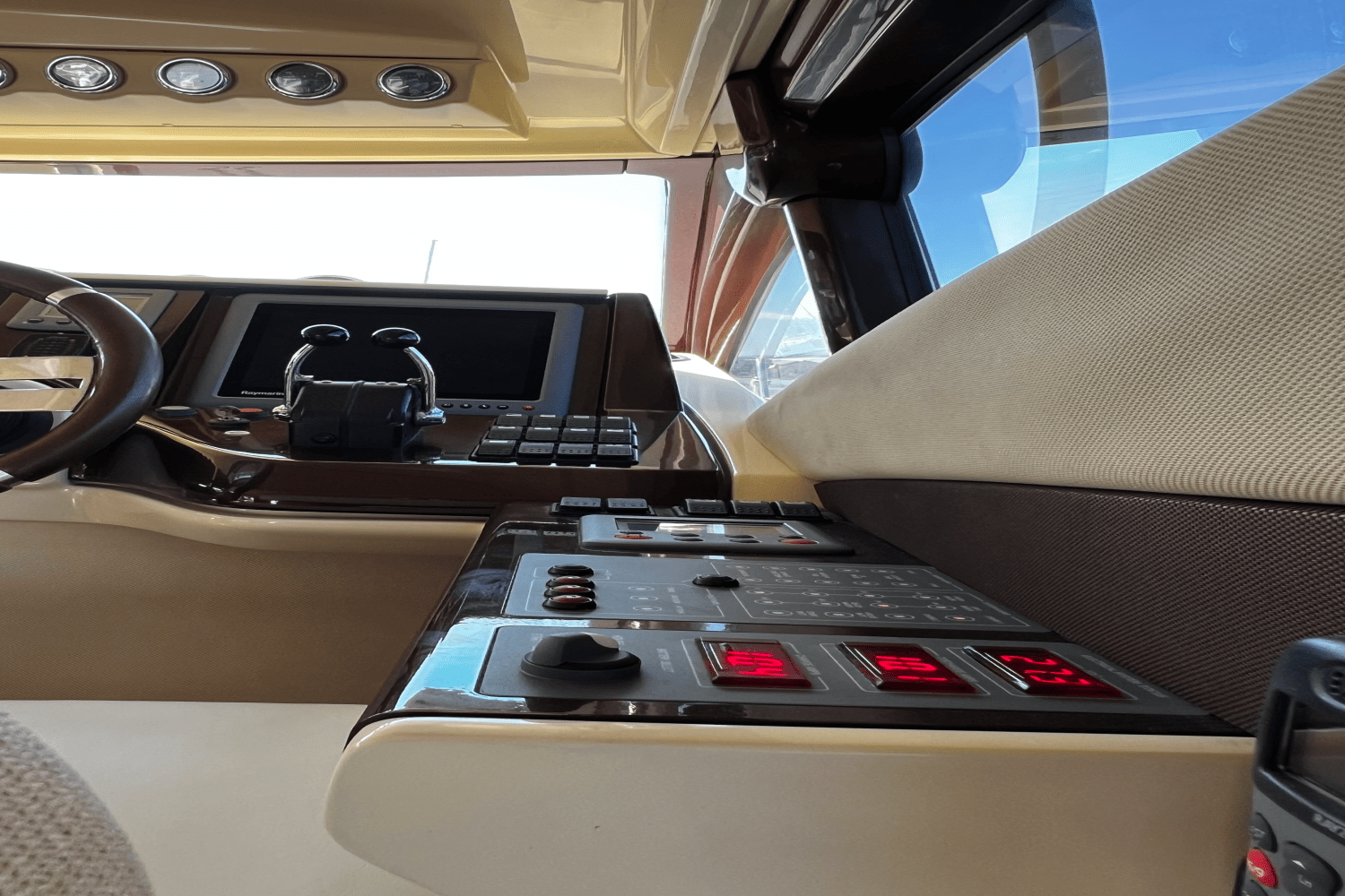 2011 Azimut 47 FLYBRIDGE Image Thumbnail #54