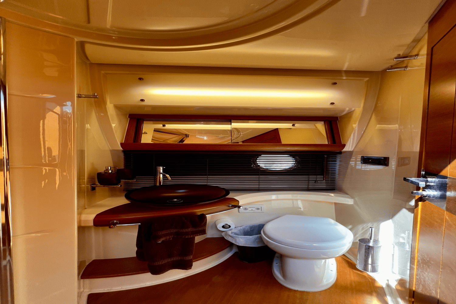 2011 Azimut 47 FLYBRIDGE Image Thumbnail #21