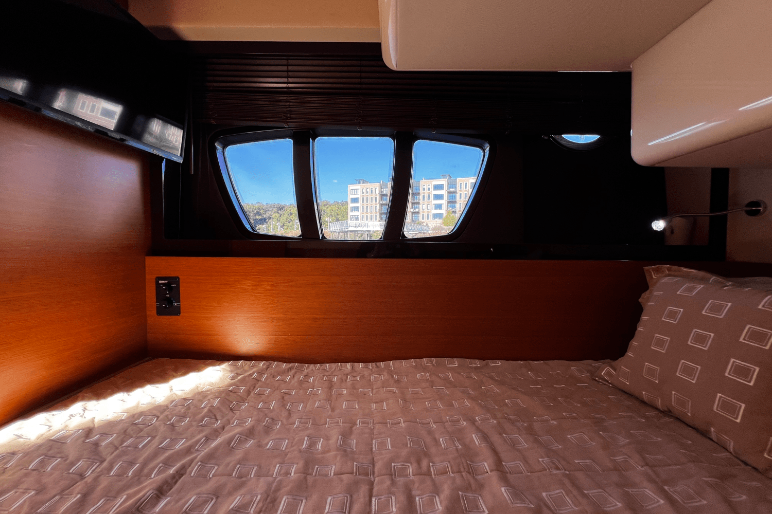 2011 Azimut 47 FLYBRIDGE Image Thumbnail #25