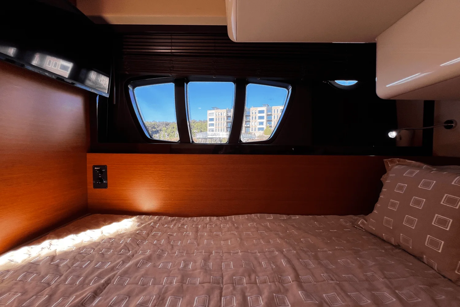 2011 Azimut 47 FLYBRIDGE Image Thumbnail #25