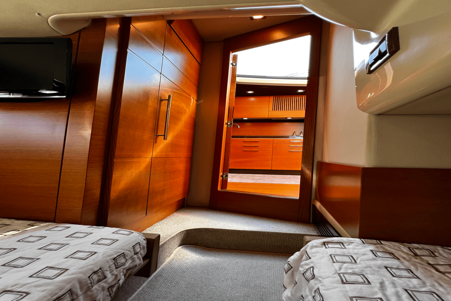 2011 Azimut 47 FLYBRIDGE Image Thumbnail #33