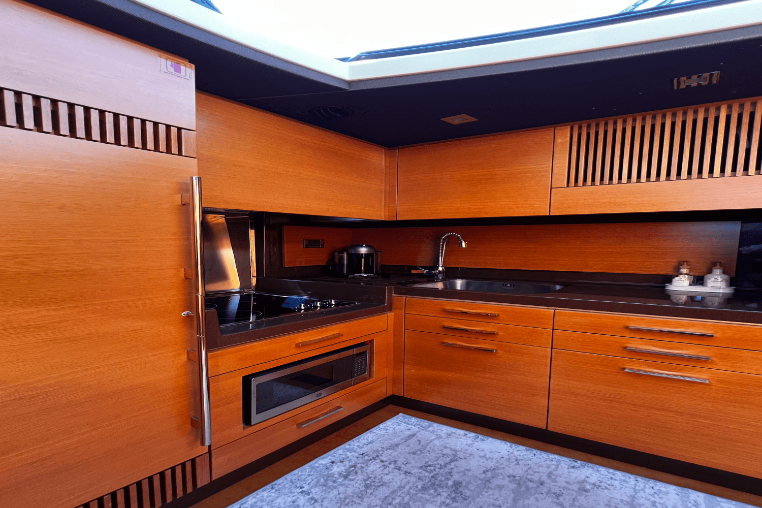 2011 Azimut 47 FLYBRIDGE Image Thumbnail #43