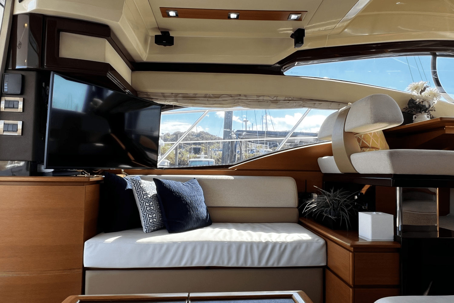 2011 Azimut 47 FLYBRIDGE Image Thumbnail #51