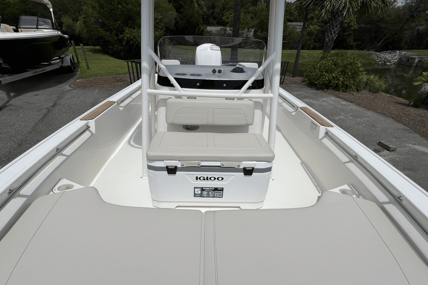 2025 Boston Whaler 190 Montauk Image Thumbnail #13