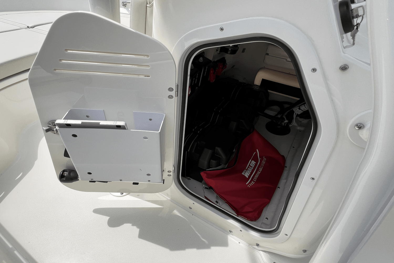 2025 Boston Whaler 190 Montauk Image Thumbnail #9