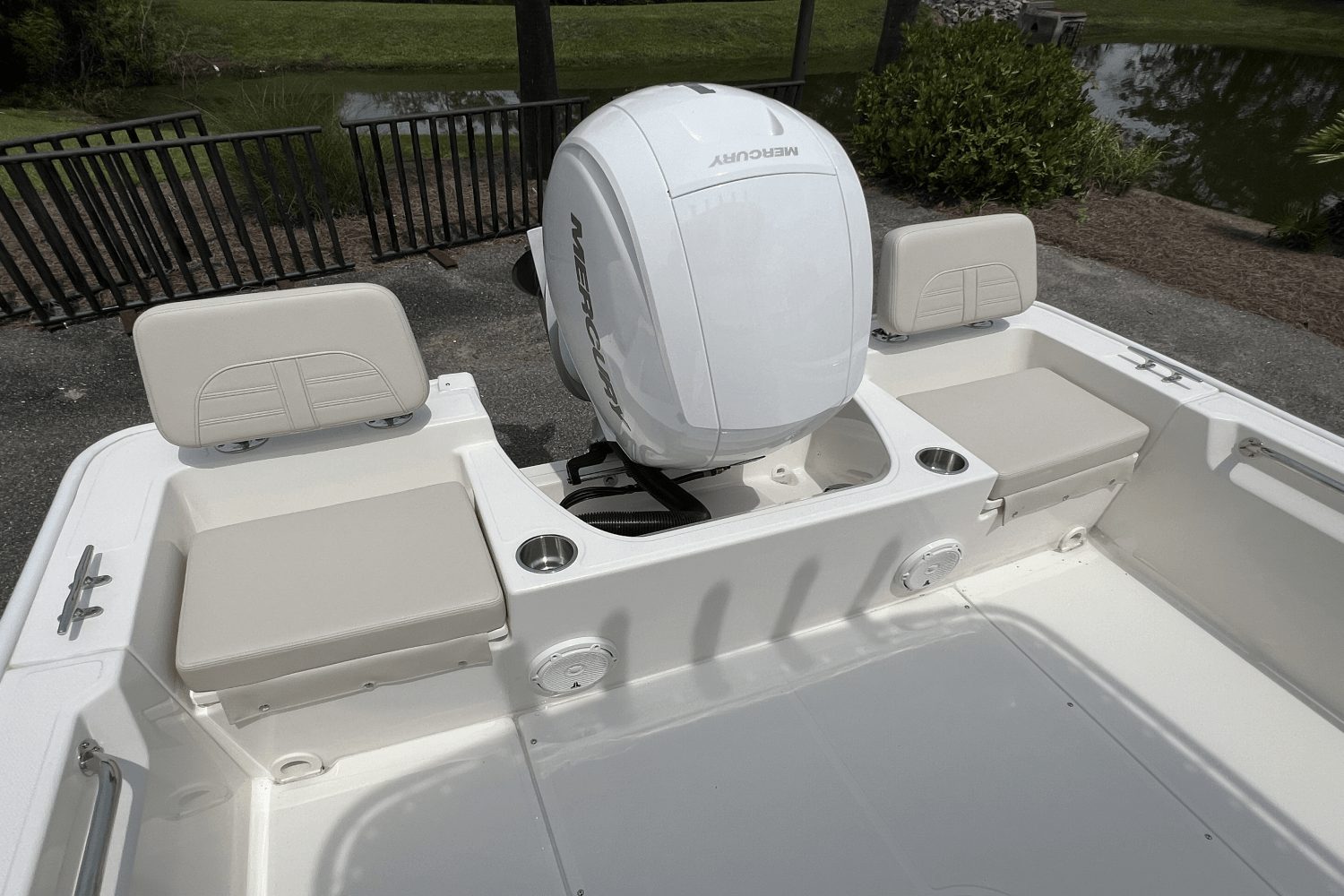 2025 Boston Whaler 190 Montauk Image Thumbnail #3