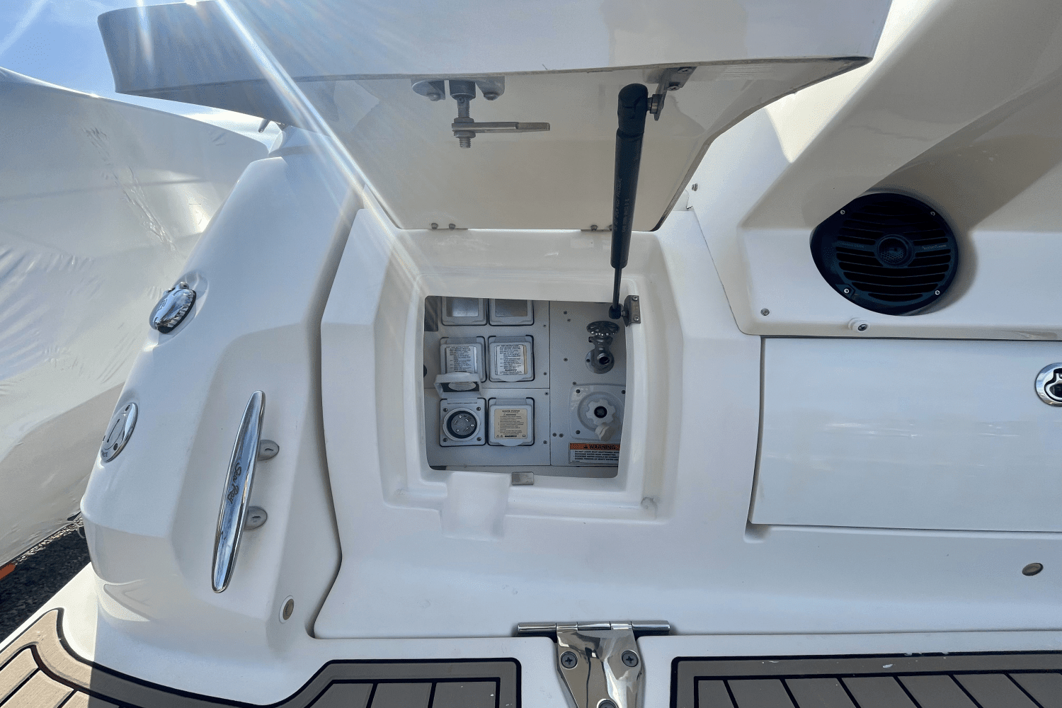 2018 Sea Ray Sundancer 350 Coupe Image Thumbnail #7