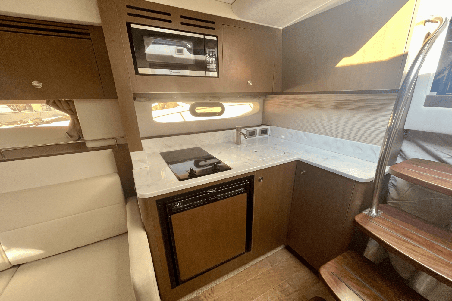 2018 Sea Ray Sundancer 350 Coupe Image Thumbnail #30