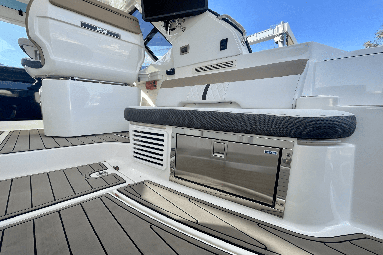 2018 Sea Ray Sundancer 350 Coupe Image Thumbnail #15