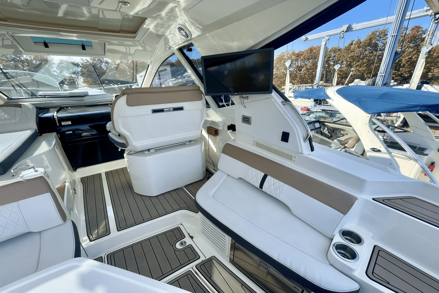 2018 Sea Ray Sundancer 350 Coupe Image Thumbnail #13