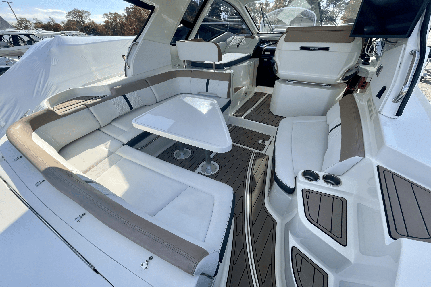 2018 Sea Ray Sundancer 350 Coupe Image Thumbnail #10