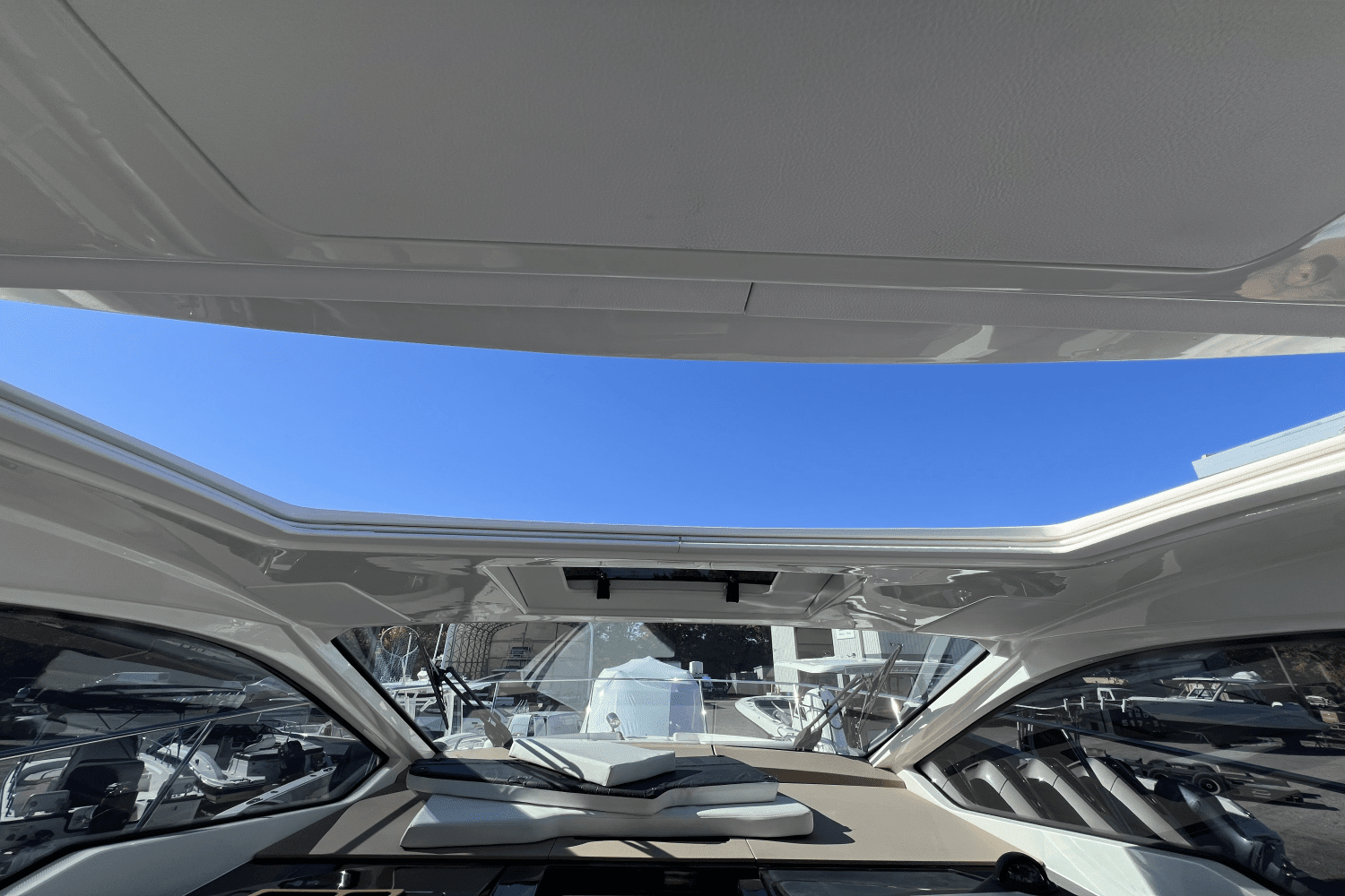 2018 Sea Ray Sundancer 350 Coupe Image Thumbnail #27