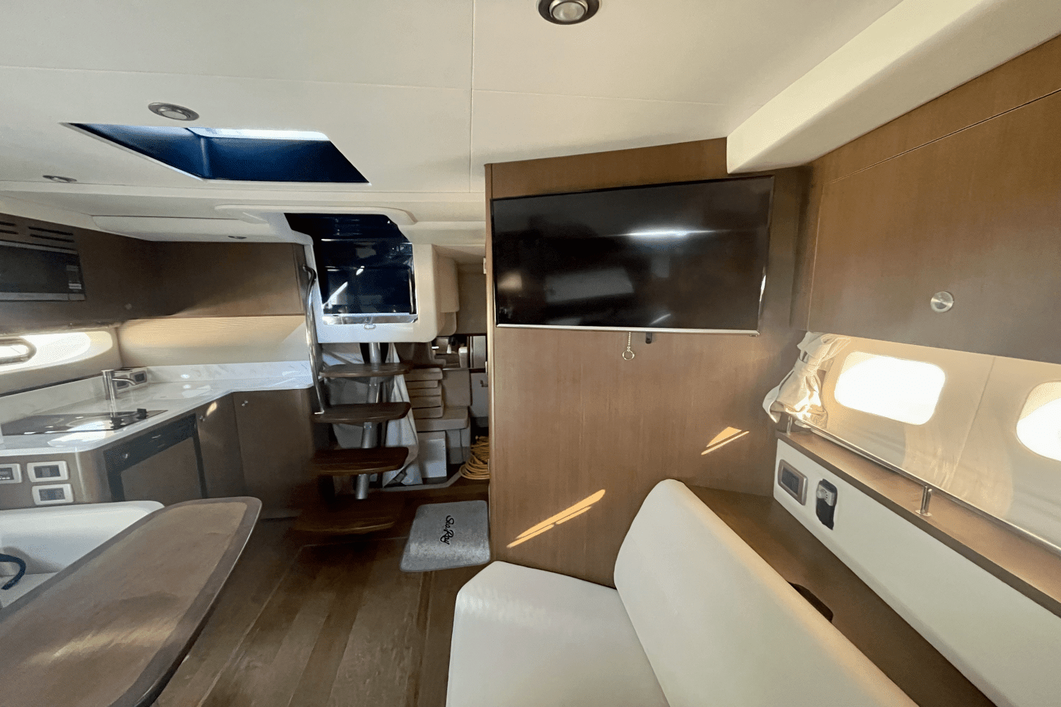 2018 Sea Ray Sundancer 350 Coupe Image Thumbnail #36