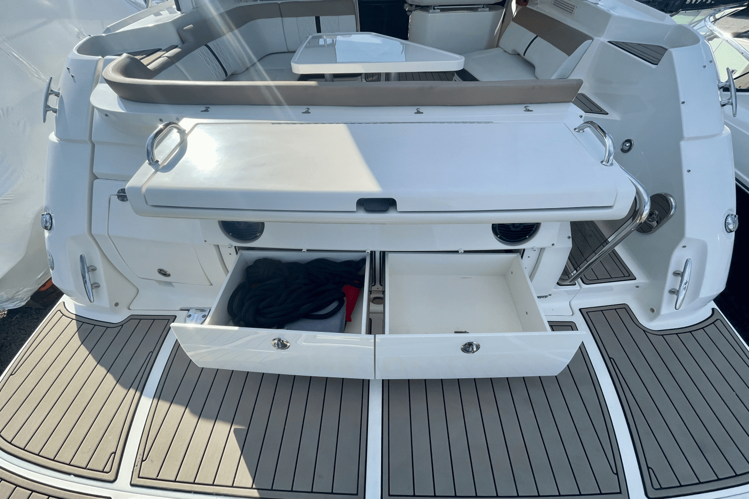 2018 Sea Ray Sundancer 350 Coupe Image Thumbnail #8