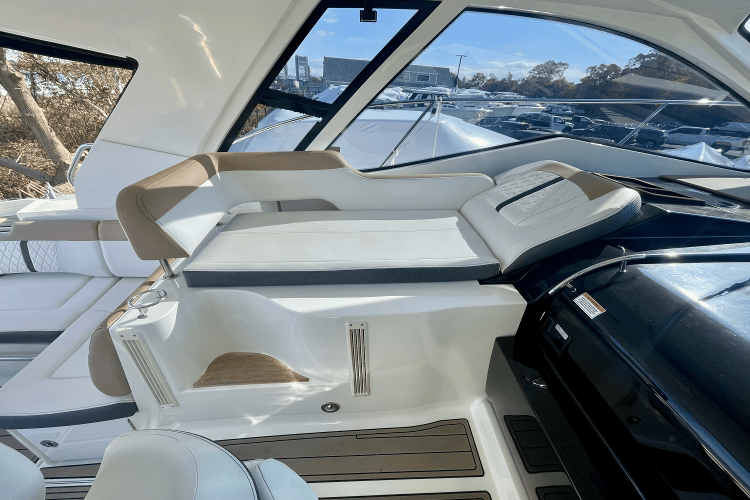 2018 Sea Ray Sundancer 350 Coupe Image Thumbnail #23