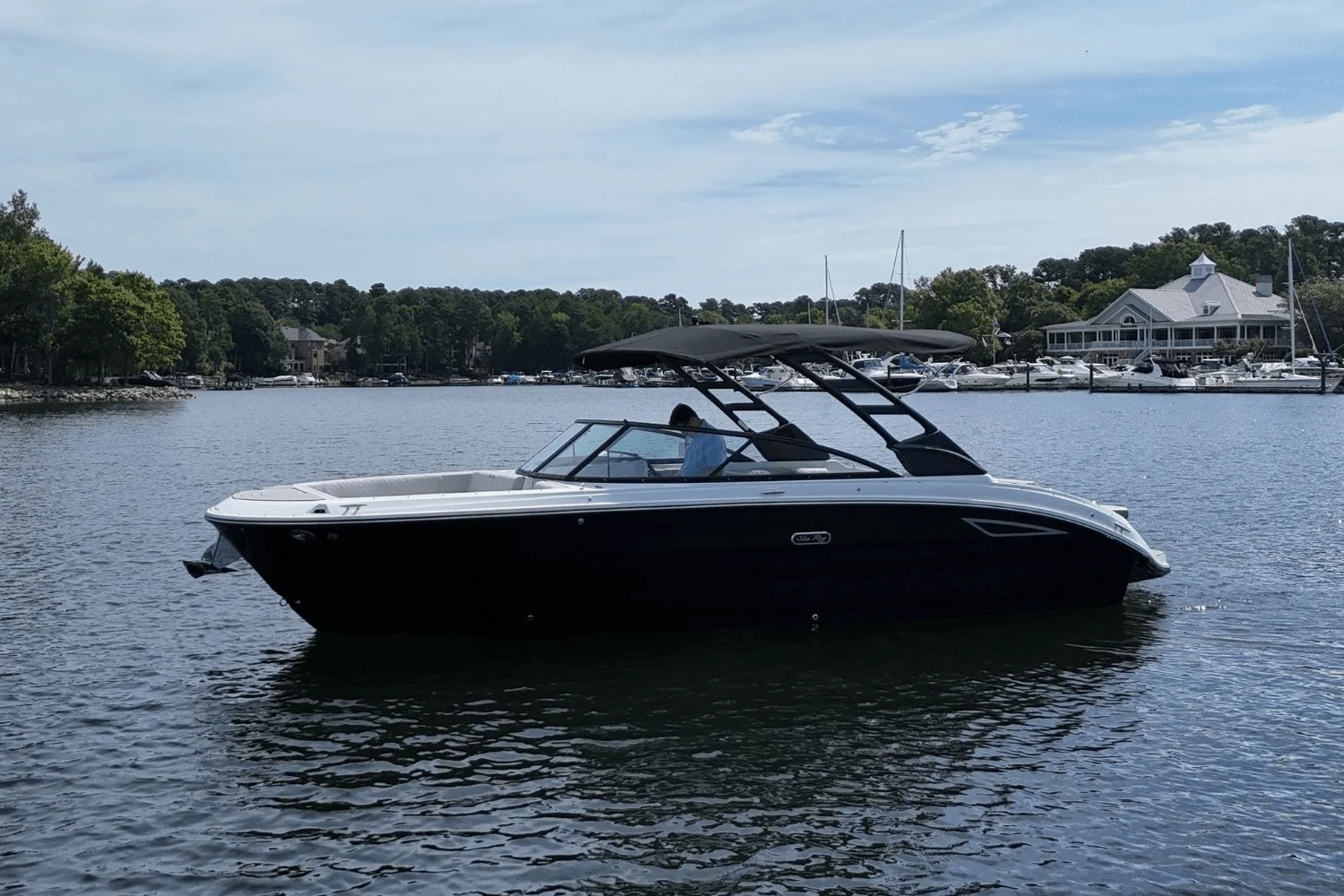 2025 Sea Ray SDX 270 Image Thumbnail #1