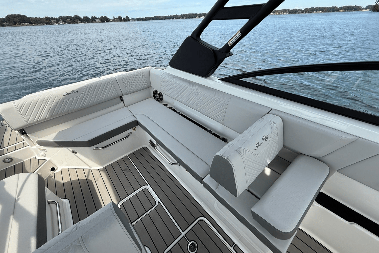 2025 Sea Ray SDX 270 Image Thumbnail #15