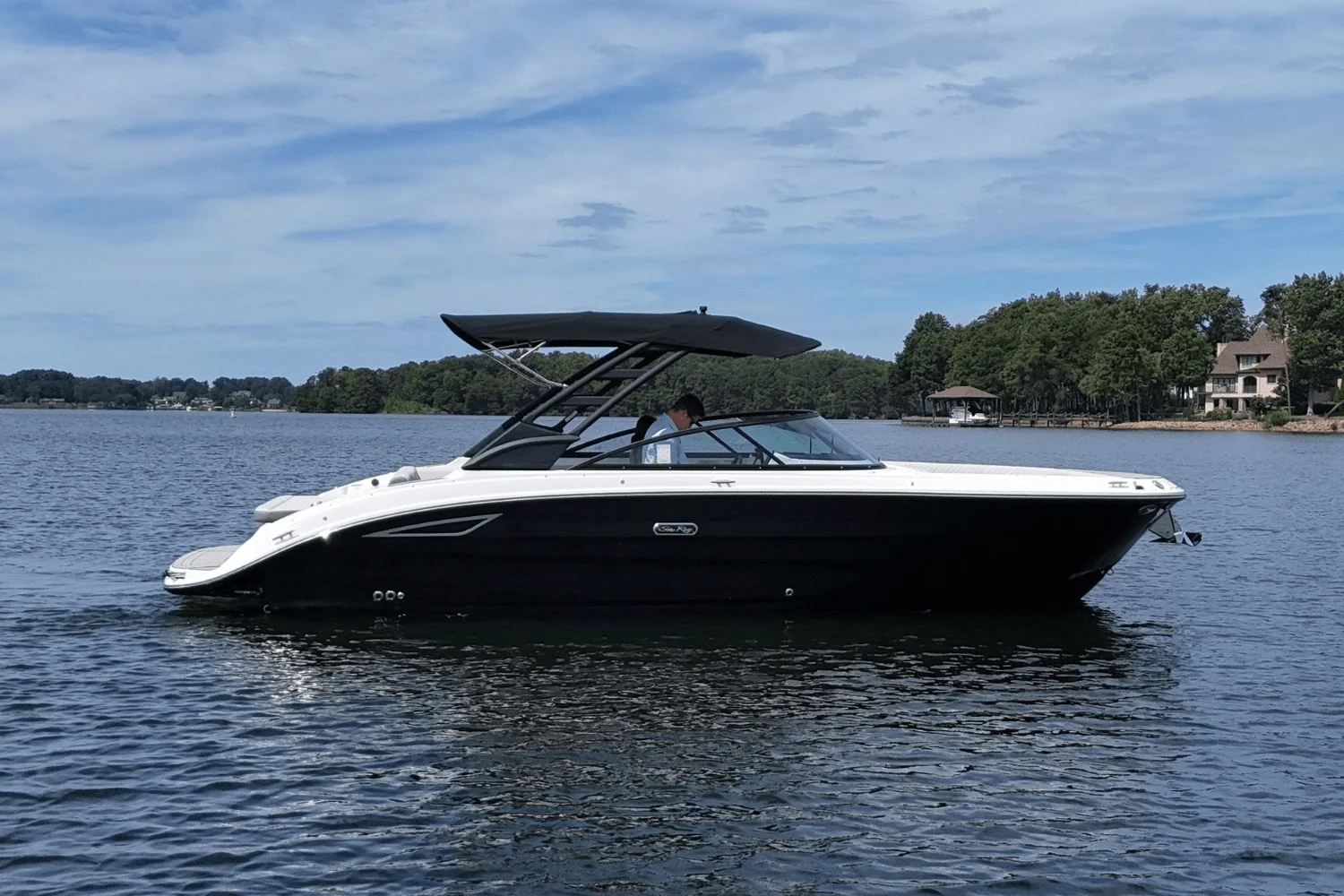 2025 Sea Ray SDX 270 Image Thumbnail #4