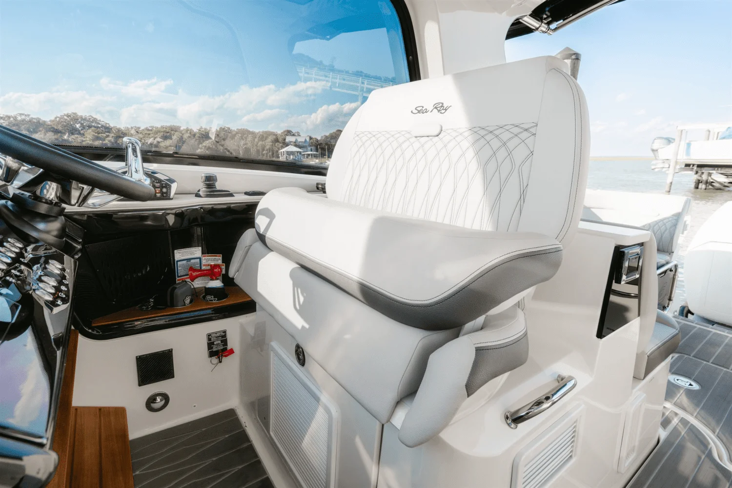 2023 Sea Ray 370 Sundancer Outboard Image Thumbnail #12