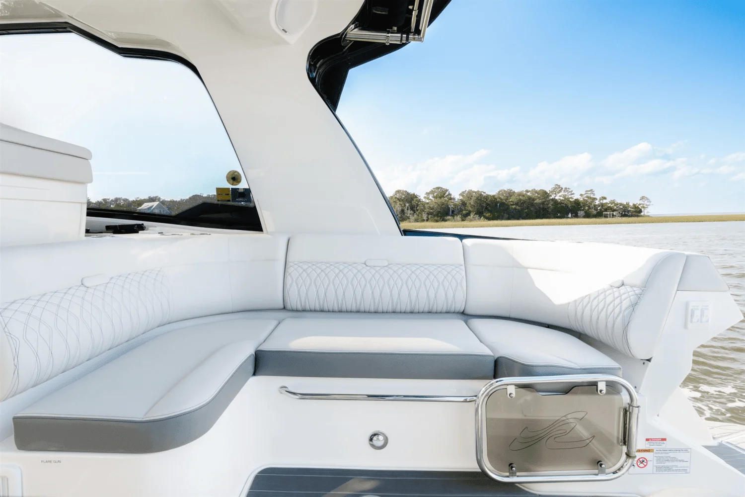 2023 Sea Ray 370 Sundancer Outboard Image Thumbnail #8