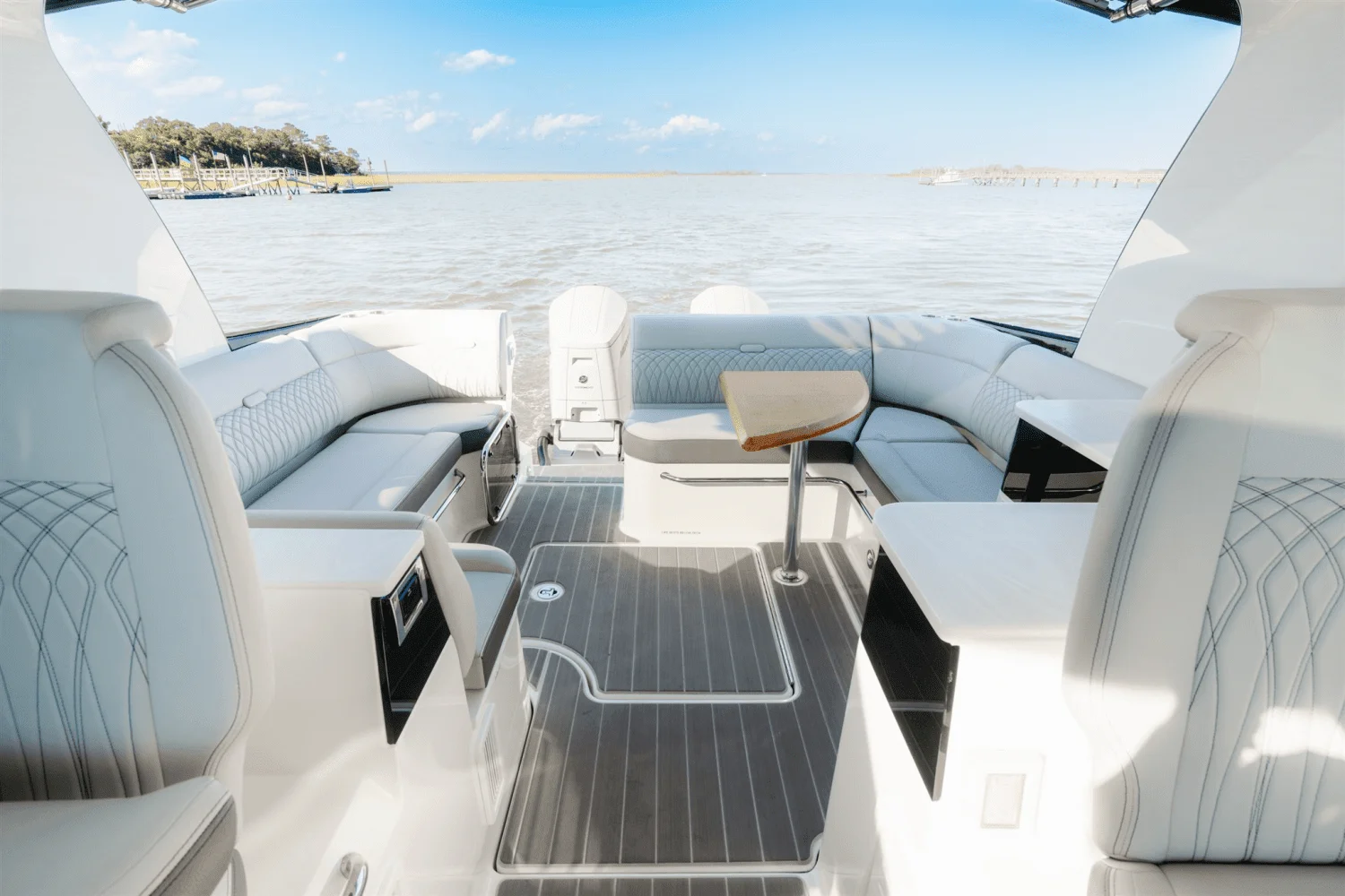 2023 Sea Ray 370 SUNDANCER OUTBOARD Image Thumbnail #27