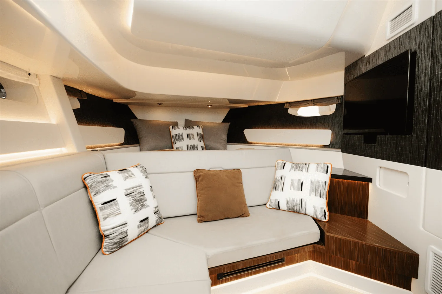 2023 Sea Ray 370 SUNDANCER OUTBOARD Image Thumbnail #19