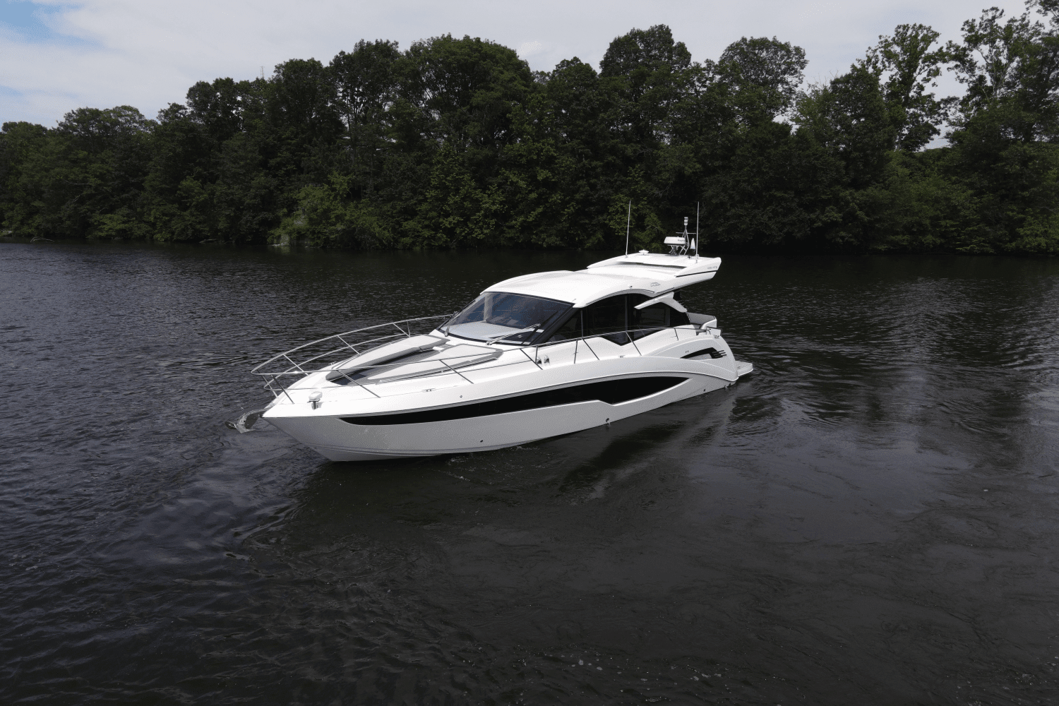 2019 Galeon 425 HTS Image Thumbnail #1