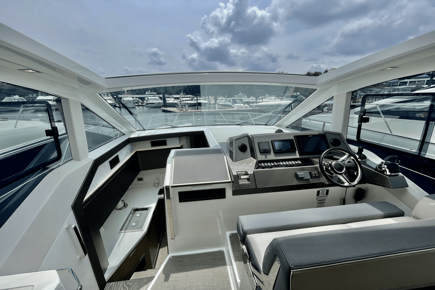 2019 Galeon 425 HTS Image Thumbnail #11