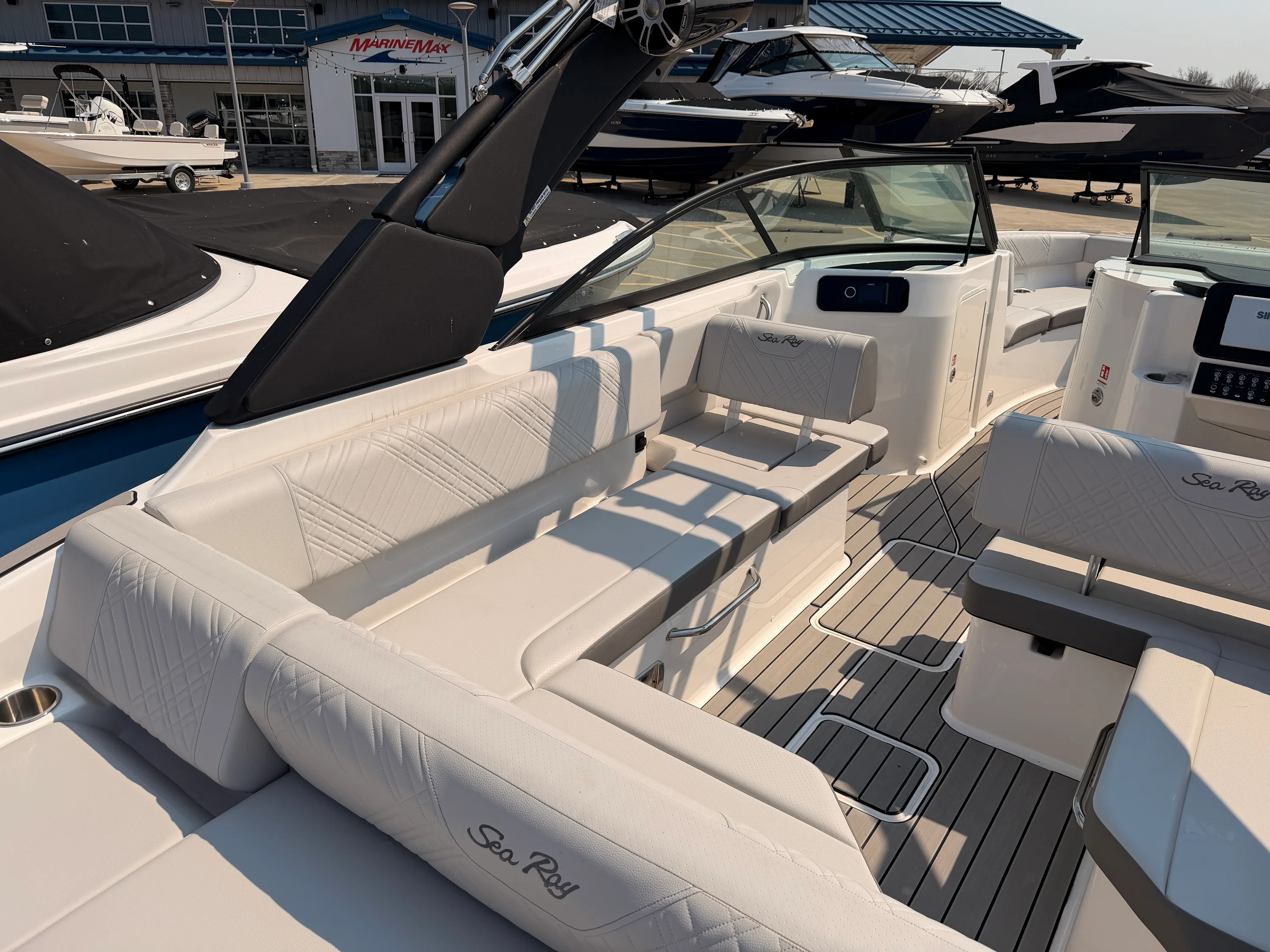 2025 Sea Ray SDX 250 Surf Image Thumbnail #9