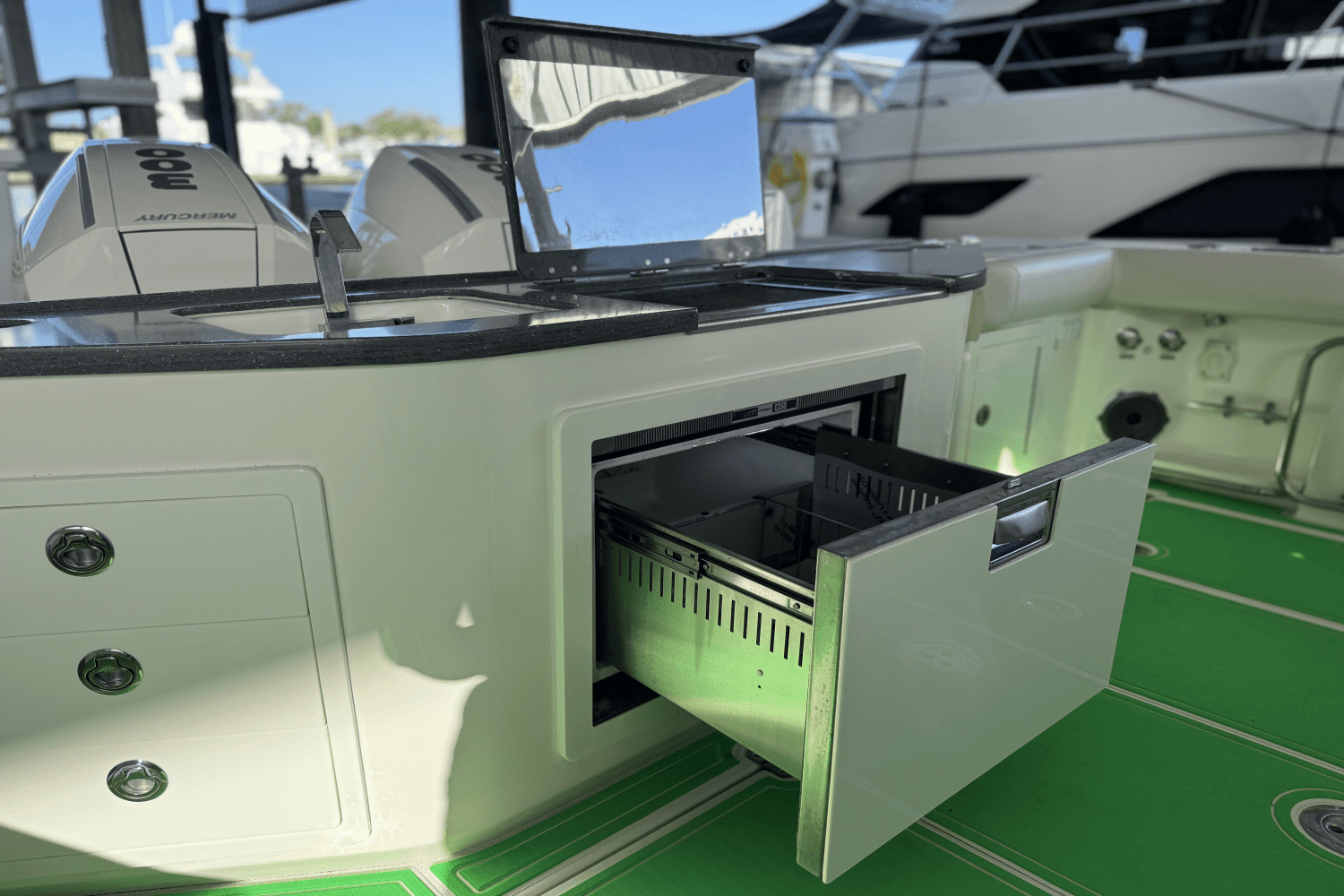 2021 Boston Whaler 405 CONQUEST Image Thumbnail #9