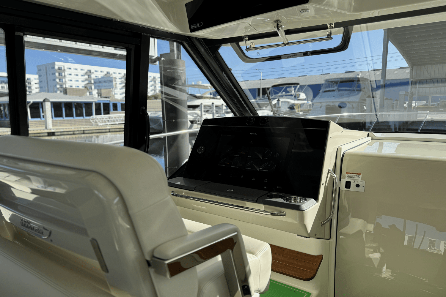 2021 Boston Whaler 405 CONQUEST Image Thumbnail #20