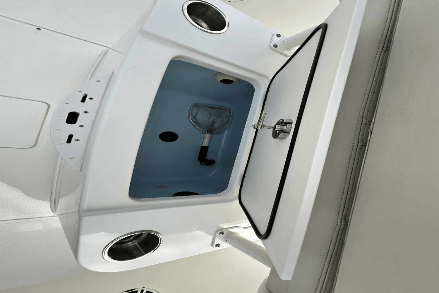 2021 Boston Whaler 220 DAUNTLESS Image Thumbnail #6