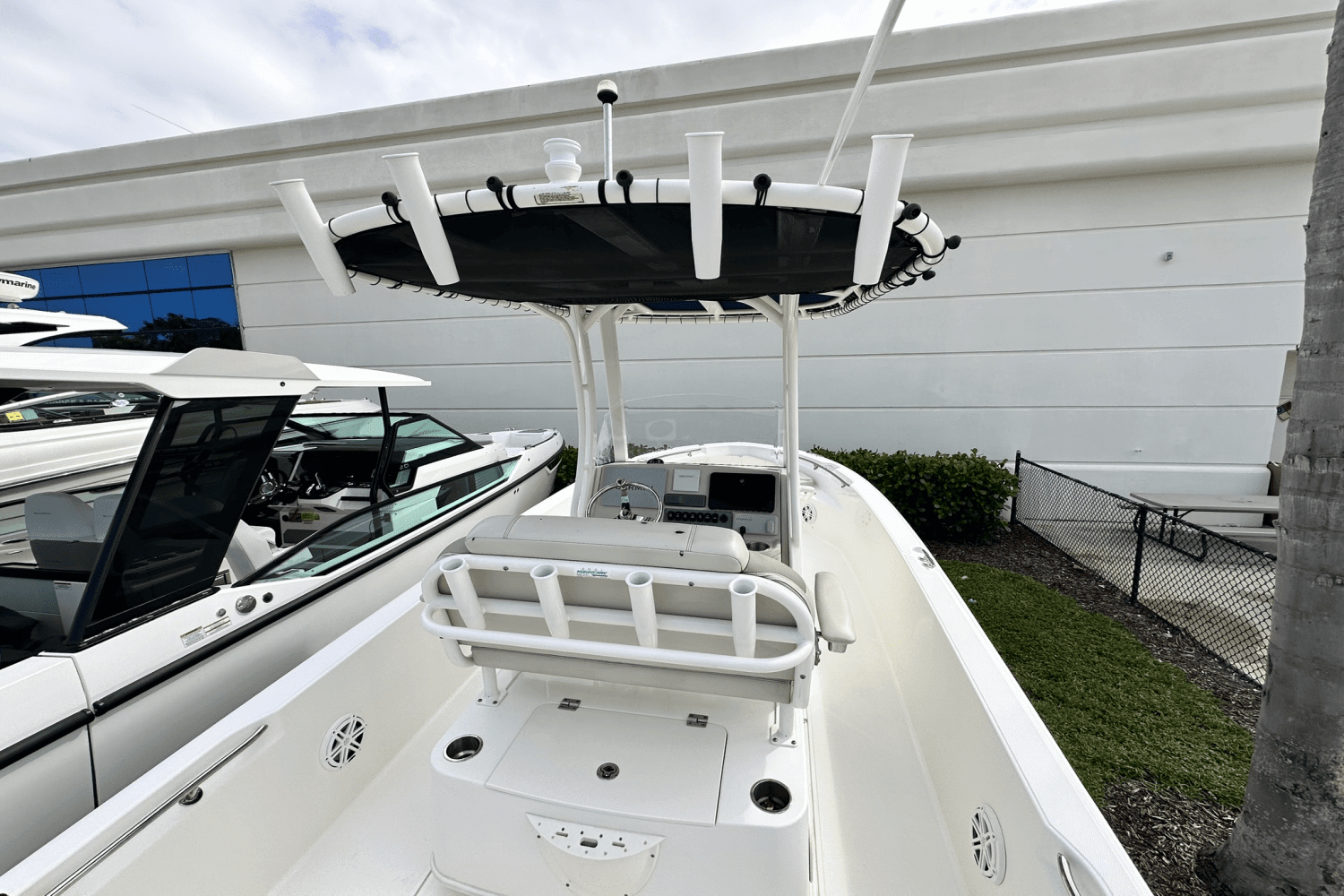 2021 Boston Whaler 220 DAUNTLESS Image Thumbnail #5