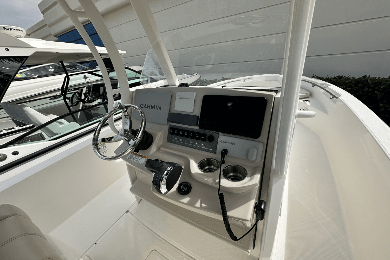 2021 Boston Whaler 220 DAUNTLESS Image Thumbnail #11