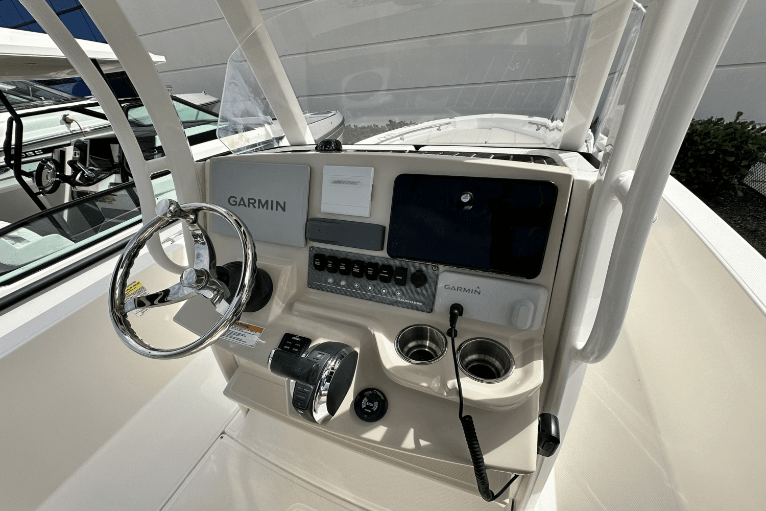 2021 Boston Whaler 220 DAUNTLESS Image Thumbnail #12