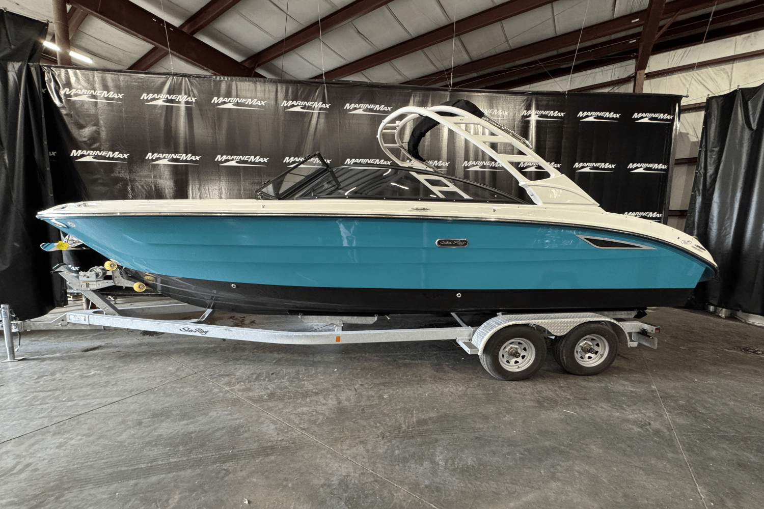 2025 Sea Ray SDX 270 Image Thumbnail #2